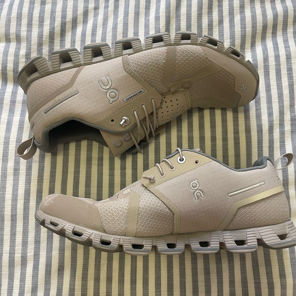 W On Cloud Waterproof sz 9.5